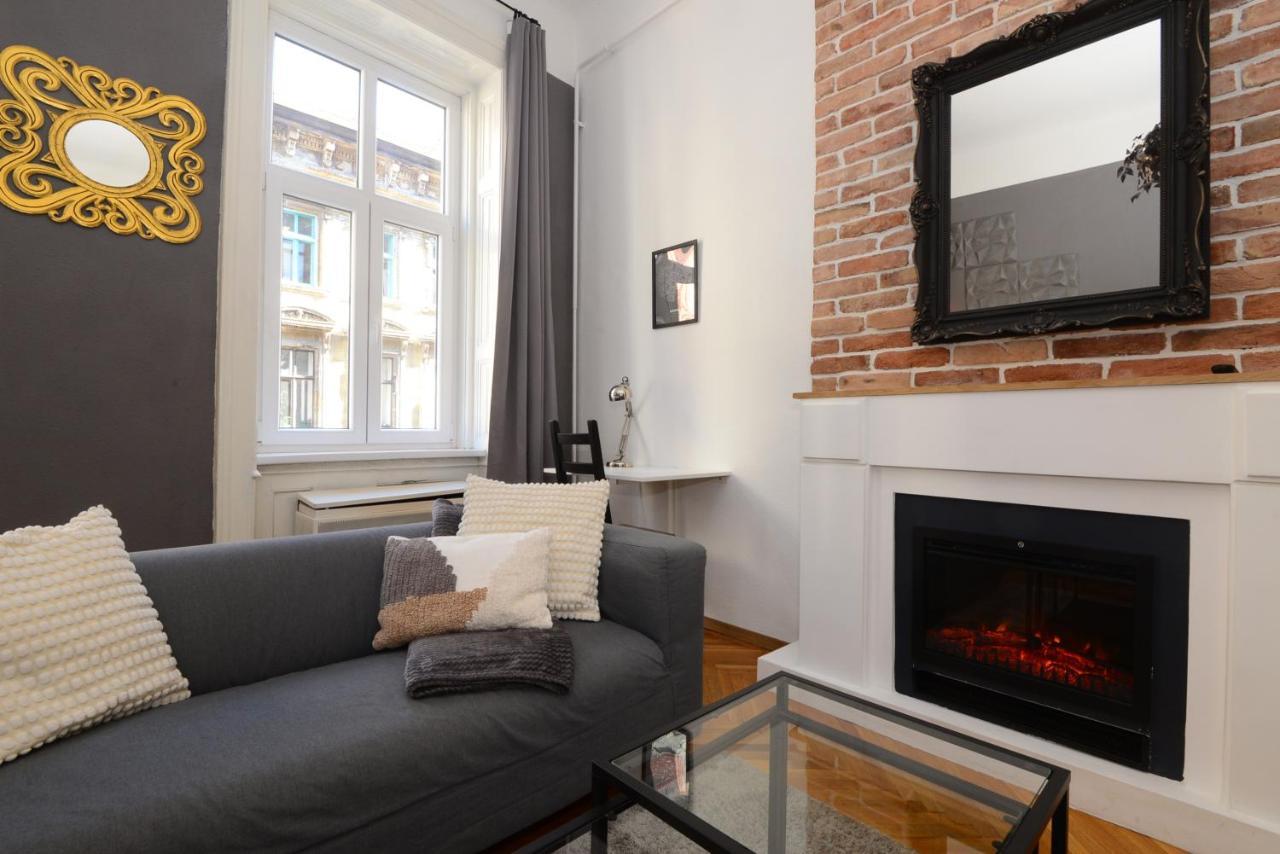 Apartament Your Place